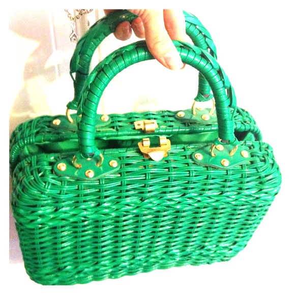 SOLD!!!!!!!  Vintage green woven handbag!