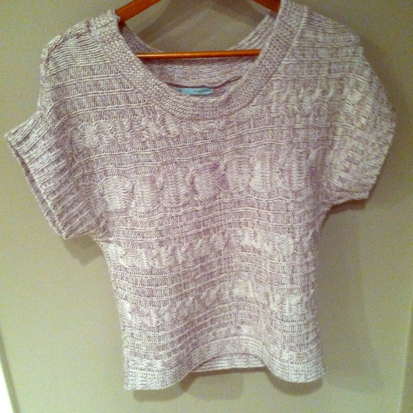 SOLD!!!!!!! Great sweater for fall or winter!