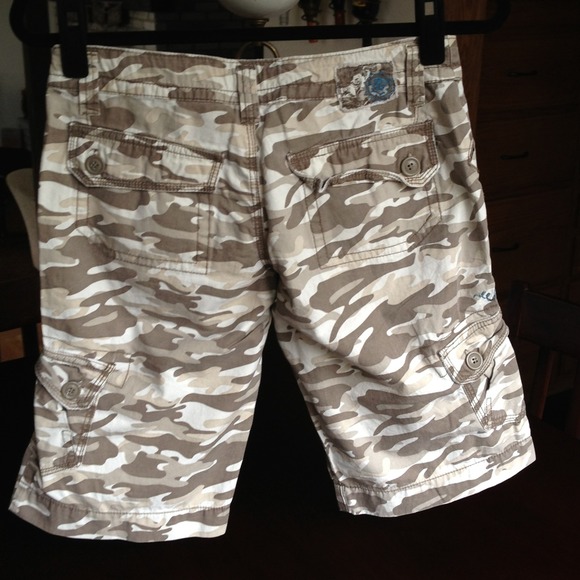Empyre brand, knee length short!