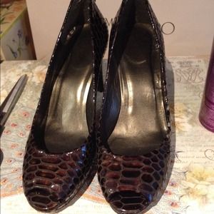 FINAL REDUCTION!! 🎉🎉 Stuart Weitzman size 6!