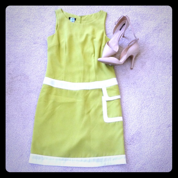 🔴SOLD🔴005 - Bright green & white dress.