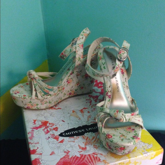 Shoes - Picture 2 of 4
