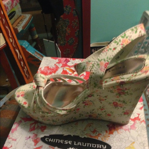 Shoes - Picture 3 of 4
