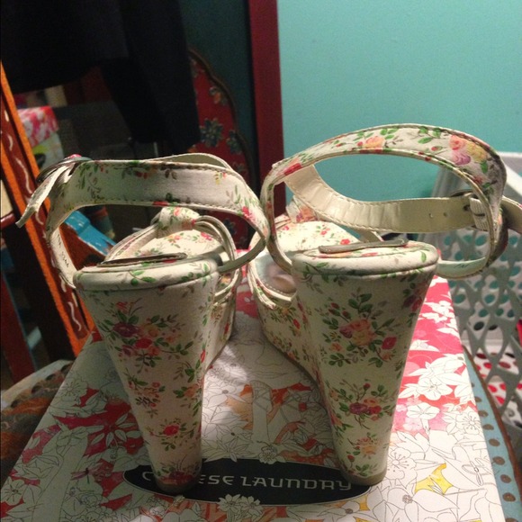 Shoes - Picture 4 of 4