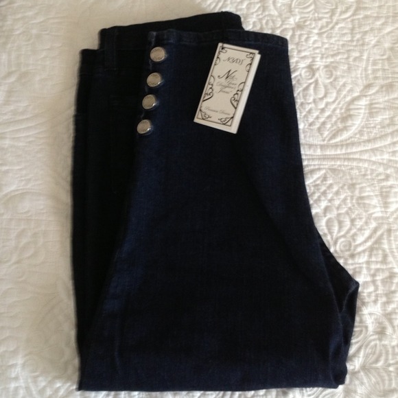 NYDJ DARK BLUE DENIM CAPRIS❌BUNDLED W WHITE NYDJ❌