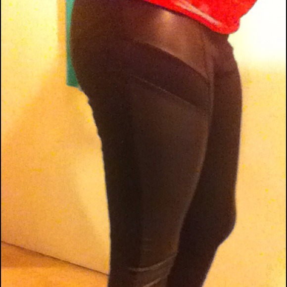 SOLD ๐HOST PICKโก๏ธ Faux Leather Pattern Leggings! - Picture 3 of 4