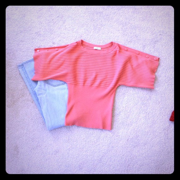 🔴SOLD🔴 013 - Coral batstyle top