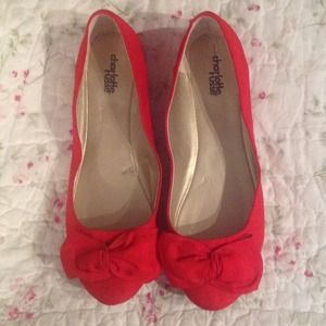Red, Bow Flats