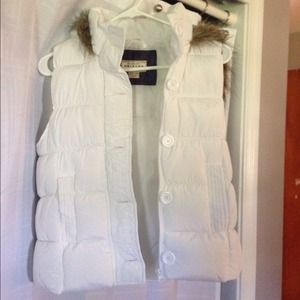 White vest with faux fur