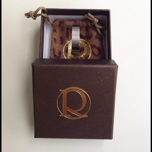 Men's Ring - Picture 2 of 2