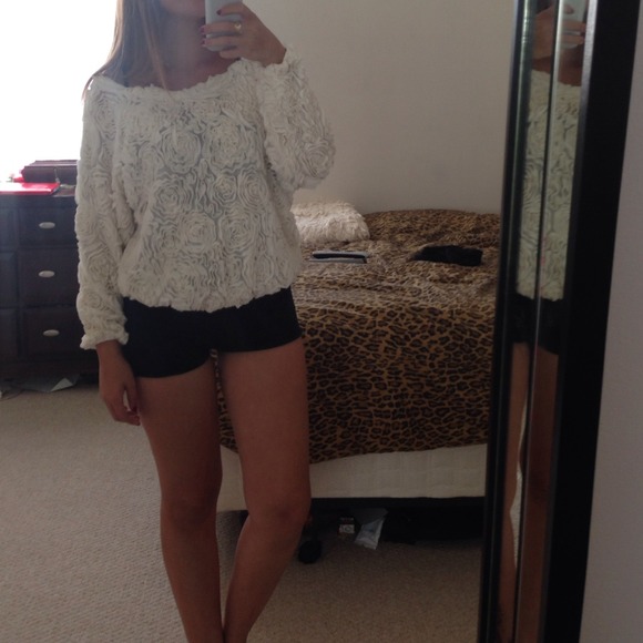 White floral sweater - Picture 2 of 2