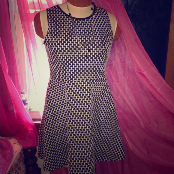 (GINGER) Black and white ginger dress