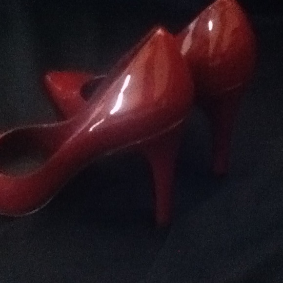 Deep cheery red heels - Picture 2 of 2