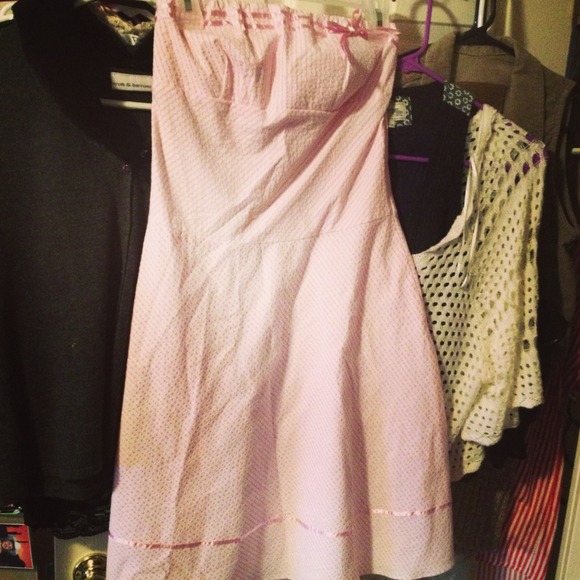 Cute pink dress with bow