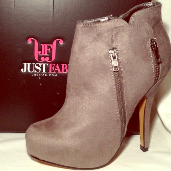 Size 7is🚫SOLD OUT🚫!JustFab high heel ankle boots