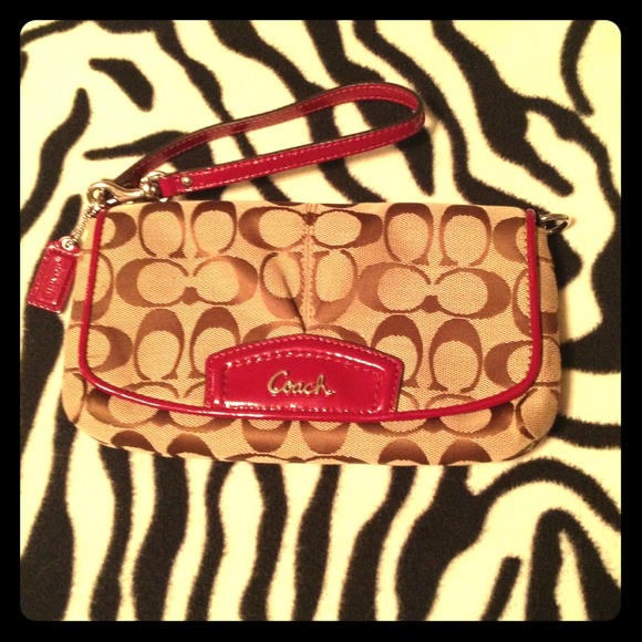 ✂️REDUCED✂️🌟Coach Signature Large Flap Wristlet🌟