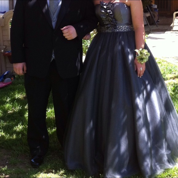 Charcoal strapless ball gown PROM DRESS:) - Picture 4 of 4