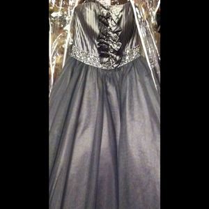 Charcoal strapless ball gown PROM DRESS:)