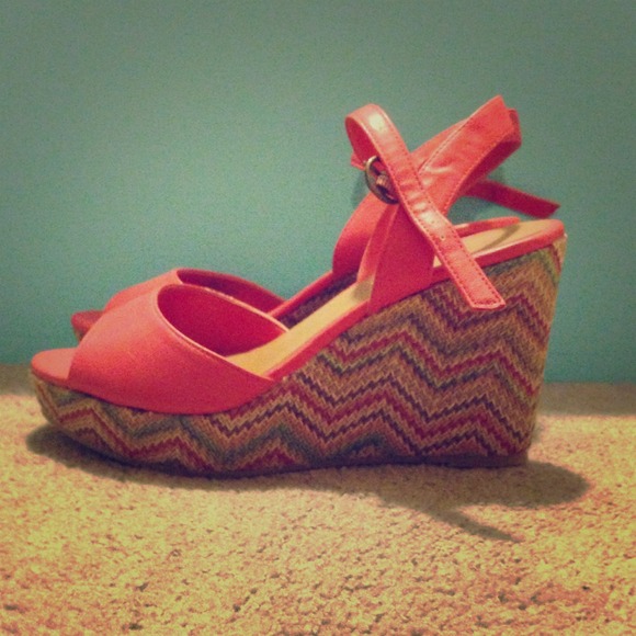 Coal chevron tweed wedges