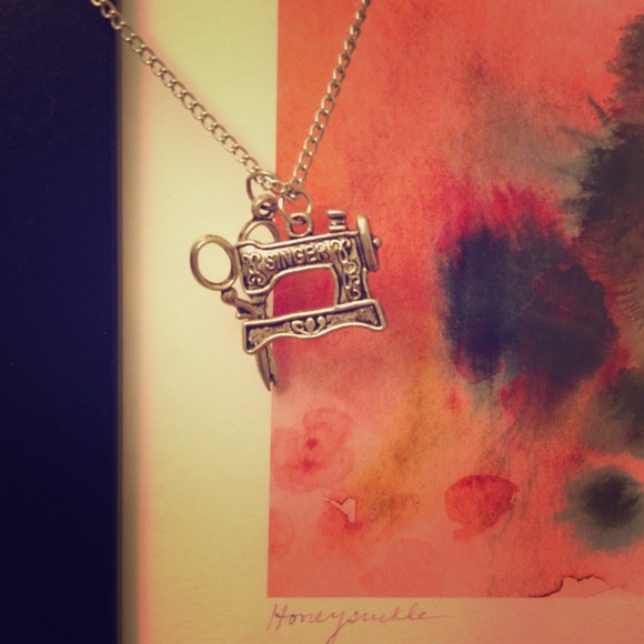 ***SOLD*** Seeing machine and scissors necklace
