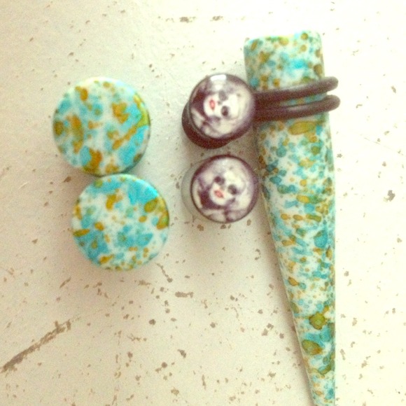 Bundle of taper and plugs!