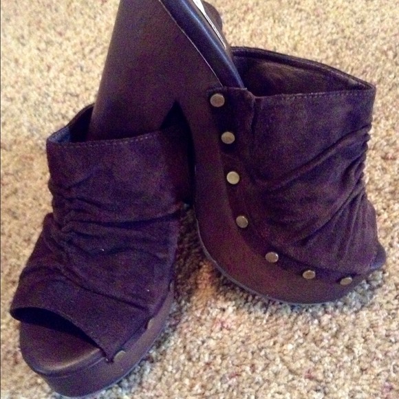 BUNDLED👯👯👆😹💥Brown  Peep Toe Suede Heels