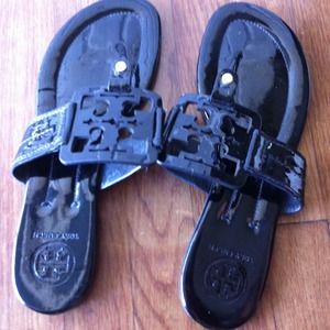 Tory burch paten leather saldals