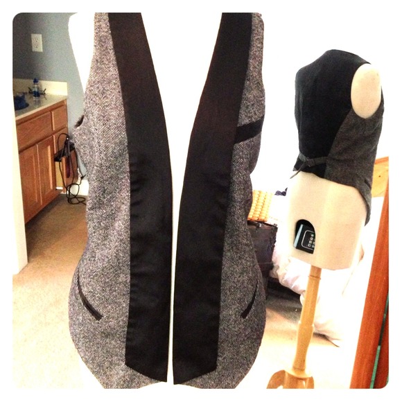 ❎BUNDLED❎🎩tuxedo style gray/black vest🎩
