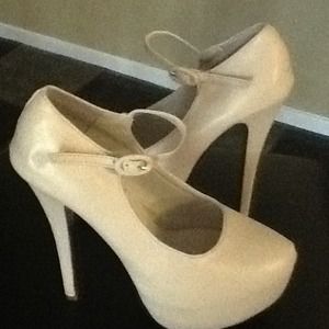 Christian Louboutin FAUX heels red soles