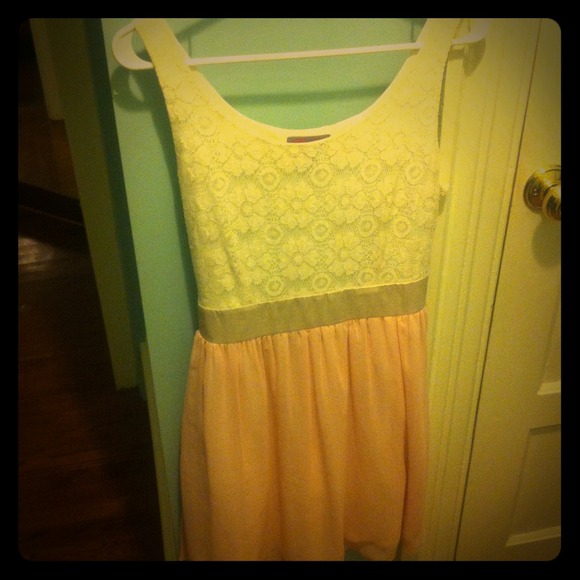 Flirty lace and pink dress - Picture 1 of 3