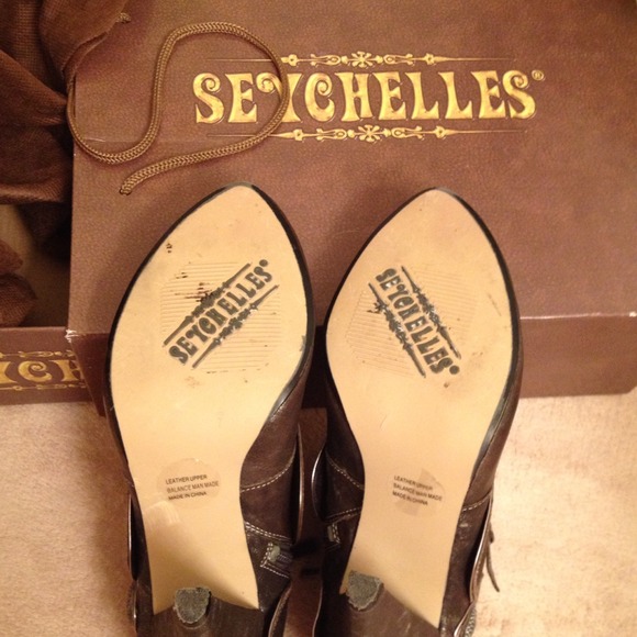 SOLD - Grey leather, low ankle boots. - Picture 4 of 4