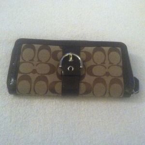 Coach zipped wallet