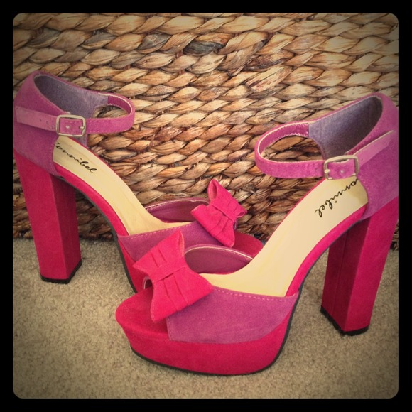 🚫SOLD🚫Purple and Pink bow heels