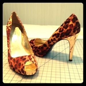 Leopard print pumps