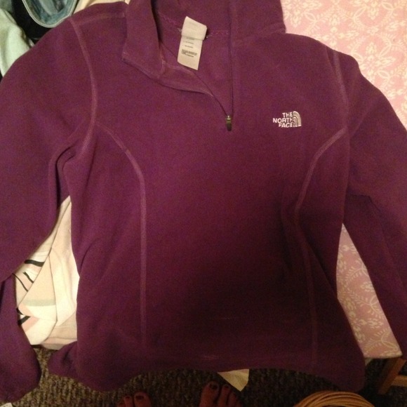 North face pull over