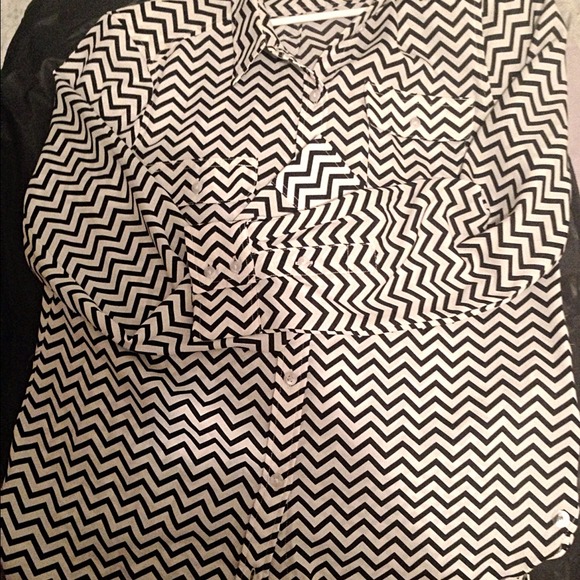 Zig zag black and white blouse