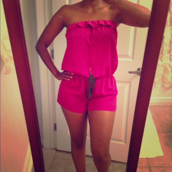 SOLD!!!!!!!!!      Strapless Pink Romper!!