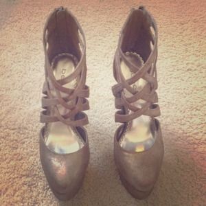 SOLD❗️Bebe Bronze Heels