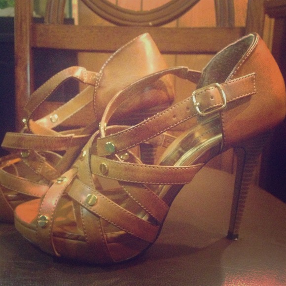 Strappy Sandal with Gold Detail