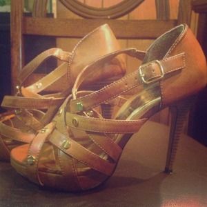 Strappy Sandal with Gold Detail