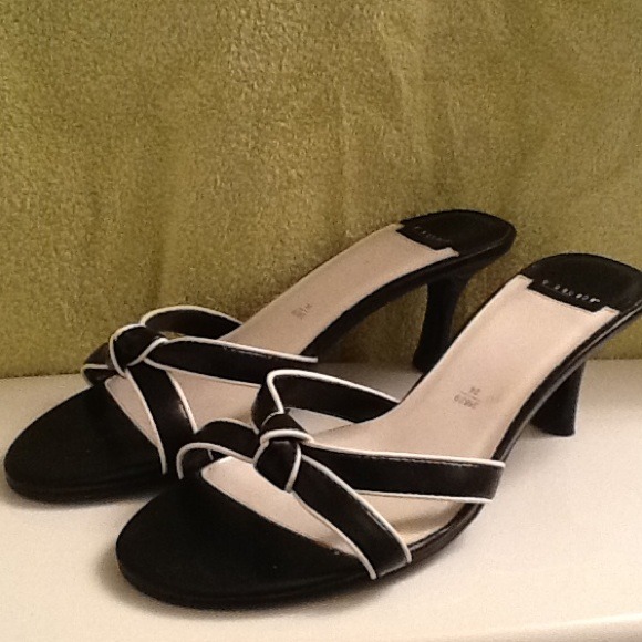 Cute slip on :-) - Picture 2 of 3