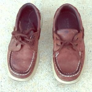 Boys sperrys