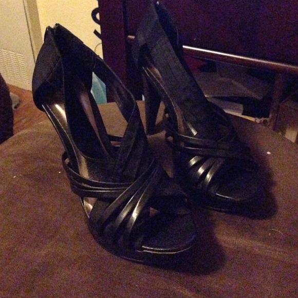 Black heels size 8