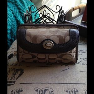 🚫SOLD LOCALLY!! 🚫Coach Universal Zip Wallet