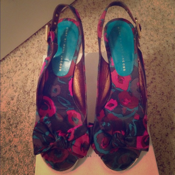 Marc by Marc Jacobs flowery sandals!