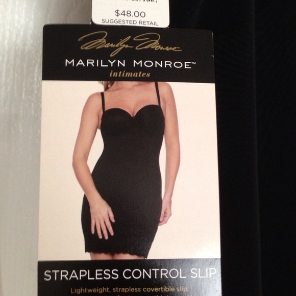 🚫SOLD NEW Shapewear great for dresses!🚫