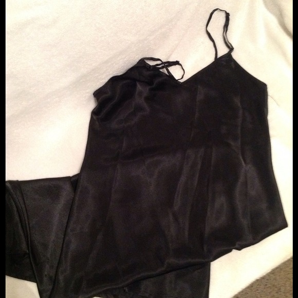 Bundle : 2 ladies nightgowns