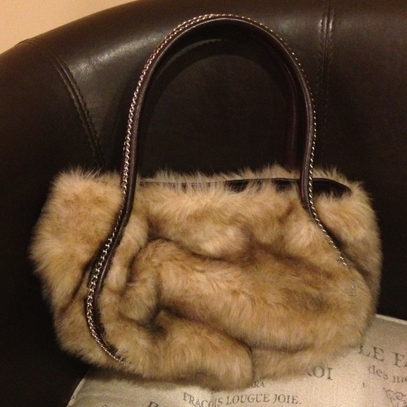 Maxximum faux fur handbag - Picture 2 of 4