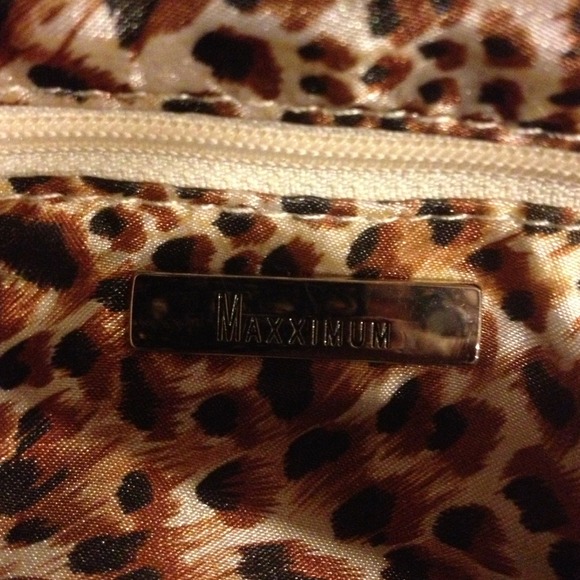 Maxximum faux fur handbag - Picture 4 of 4