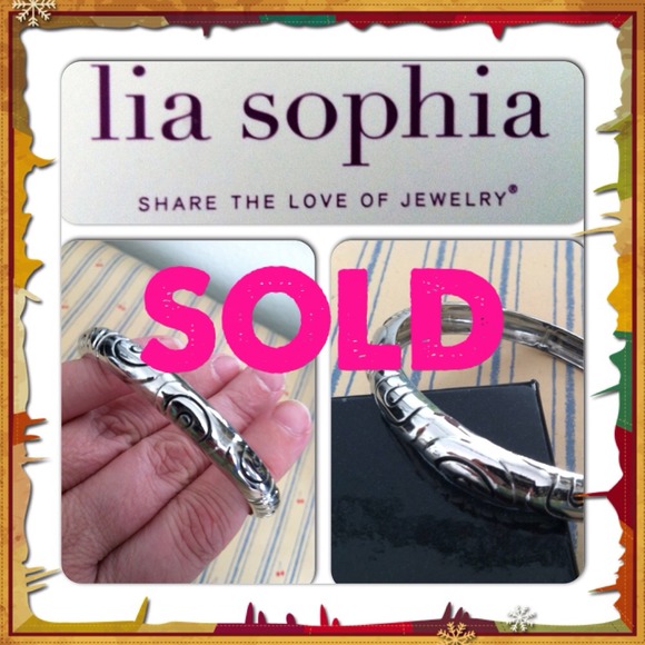 **SOLD**Lia Sophia "RUMBA" Stretch Bracelet - NWOT